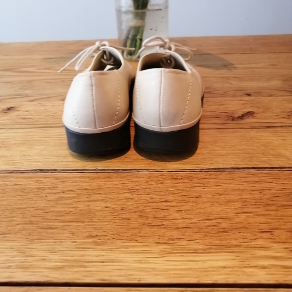 COPY - Nude oxford style sneaker size 6.5 - Picture 2 of 4